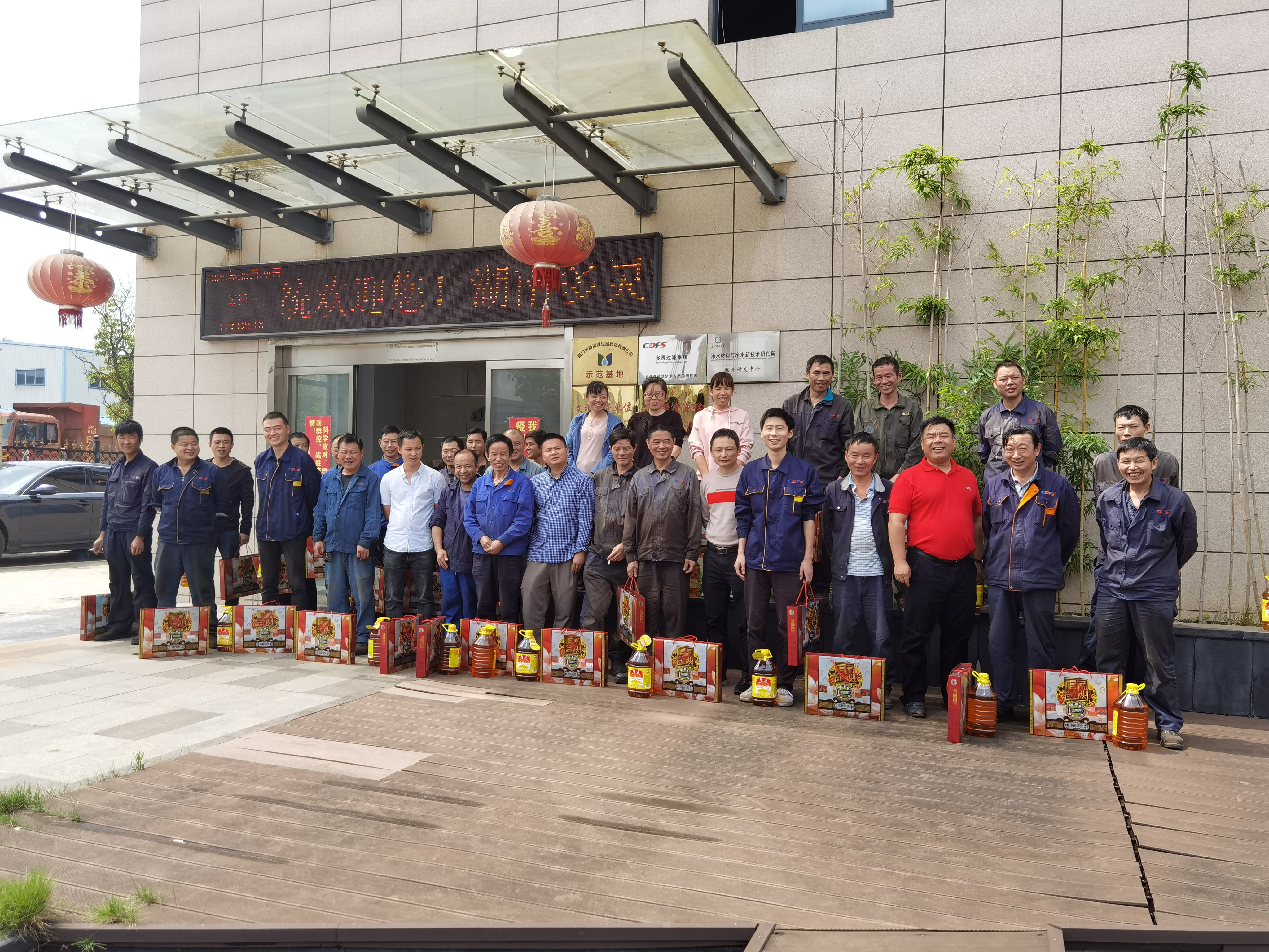 雙節(jié)回家團圓，愛國更愛家！